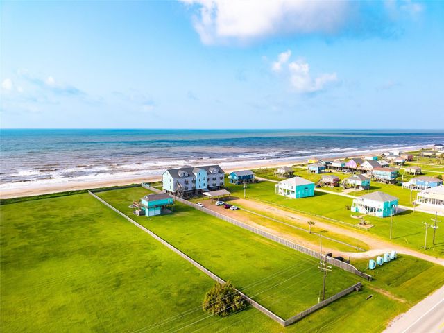 948 Barkley Street, Gilchrist, TX 77617