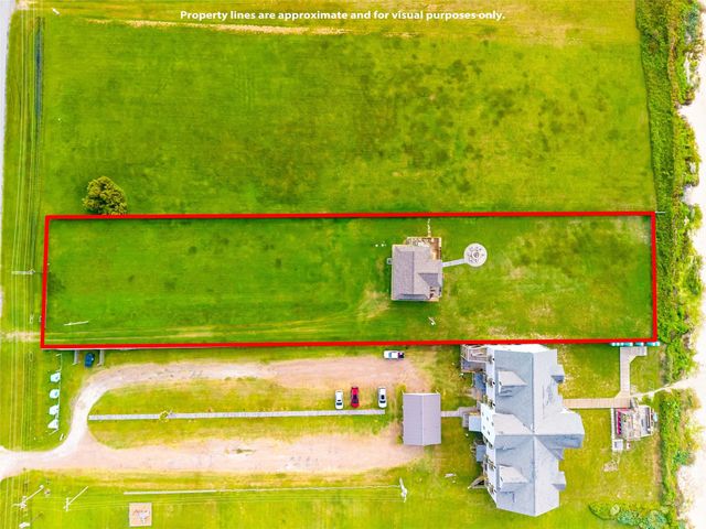 948 Barkley Street, Gilchrist, TX 77617