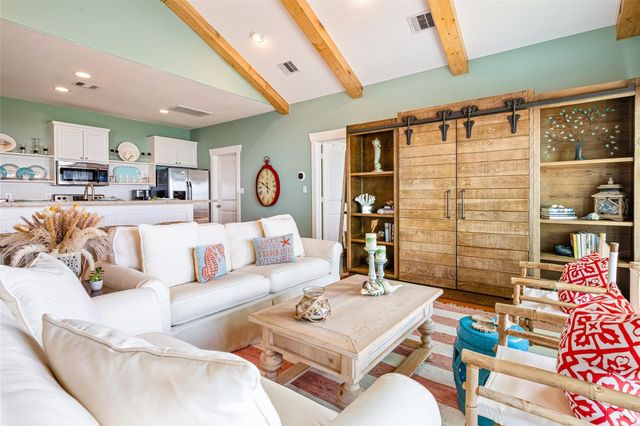 948 Barkley Street, Gilchrist, TX 77617