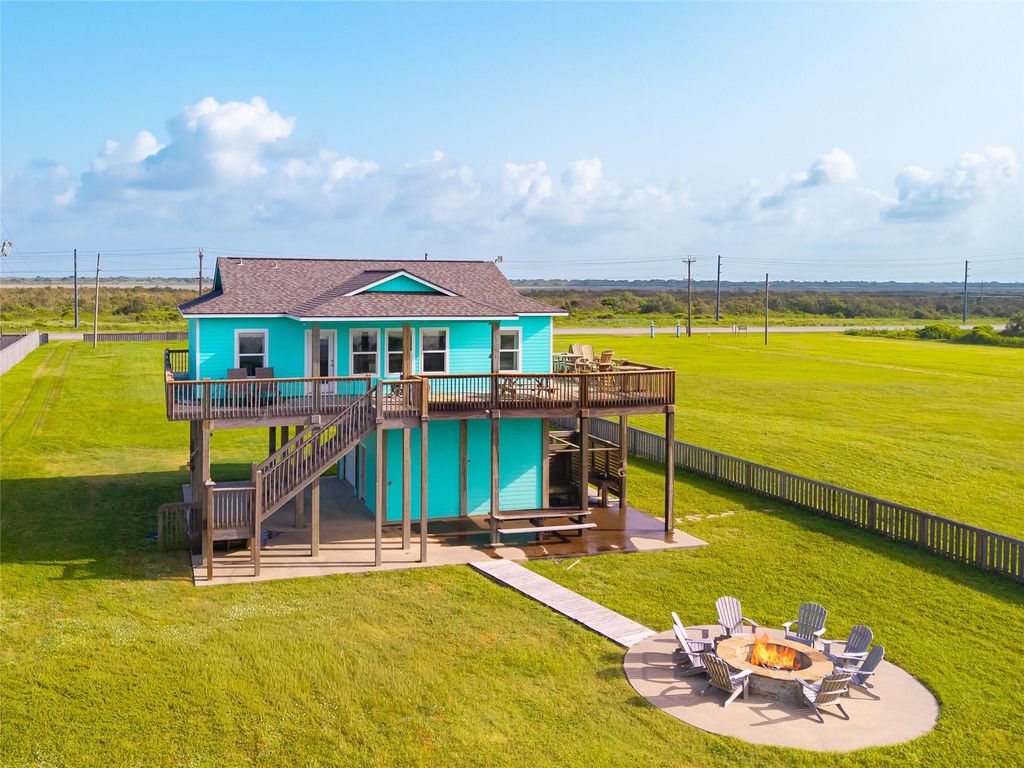948 Barkley Street, Gilchrist, TX 77617