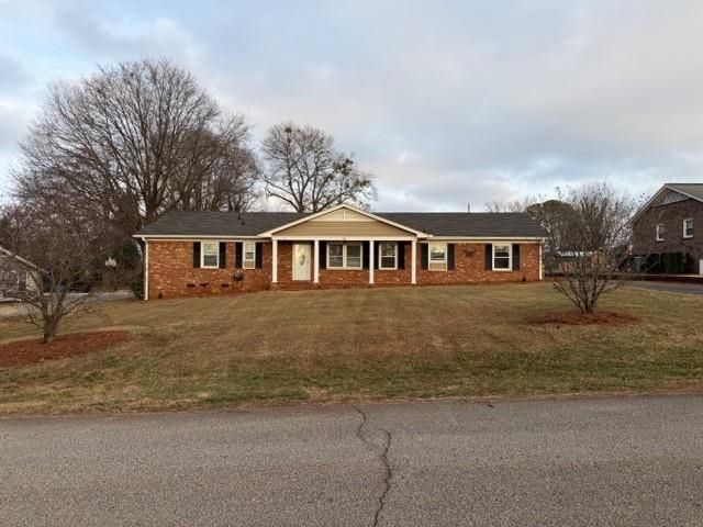 18 Annandale Drive, Boiling Springs, SC 29316