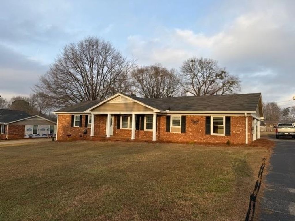 18 Annandale Drive, Boiling Springs, SC 29316