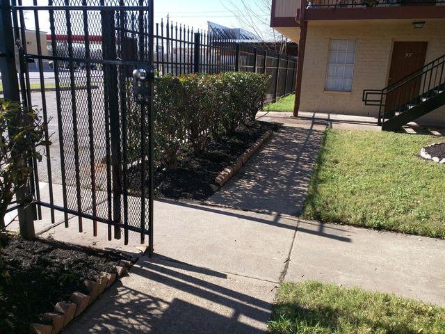 4710 Airport Boulevard 203, Houston, TX 77048