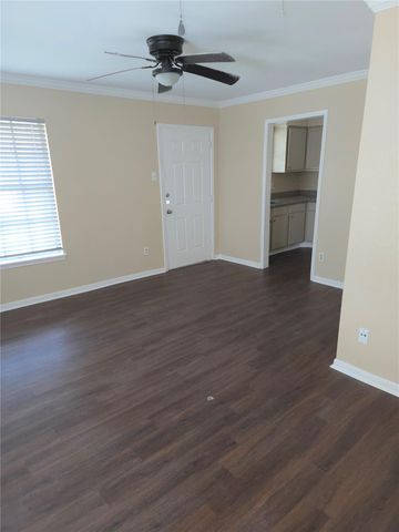 4710 Airport Boulevard 203, Houston, TX 77048