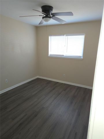 4710 Airport Boulevard 203, Houston, TX 77048