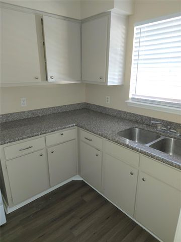4710 Airport Boulevard 203, Houston, TX 77048
