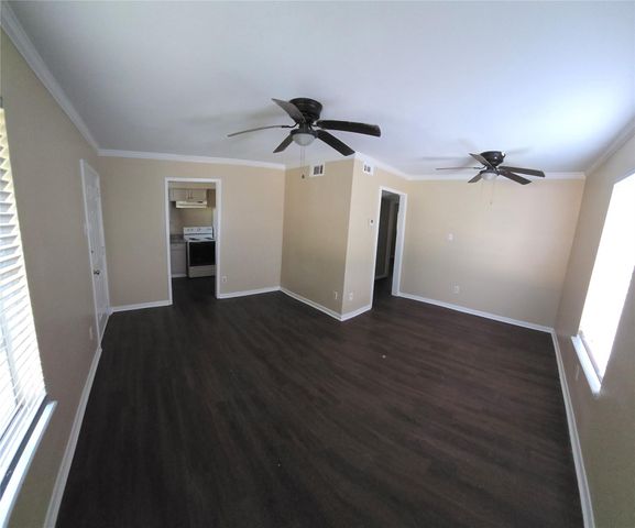 4710 Airport Boulevard 203, Houston, TX 77048