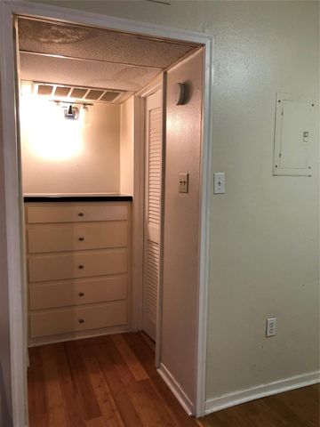 1000 W 26th ST 105, Austin, TX 78705