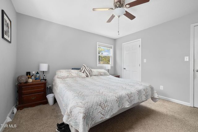906 Locklaine Drive, Johnson City, TN 37601