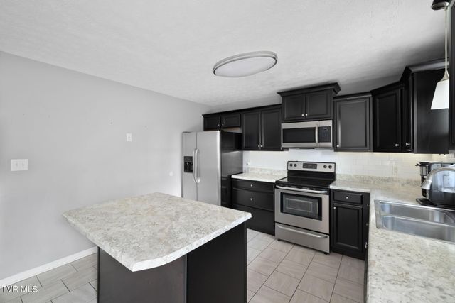 906 Locklaine Drive, Johnson City, TN 37601
