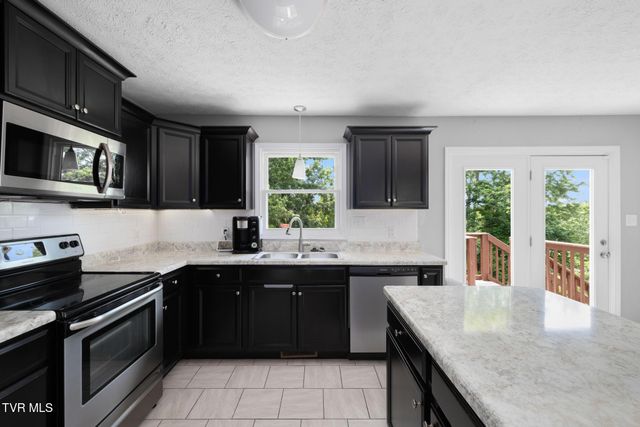 906 Locklaine Drive, Johnson City, TN 37601