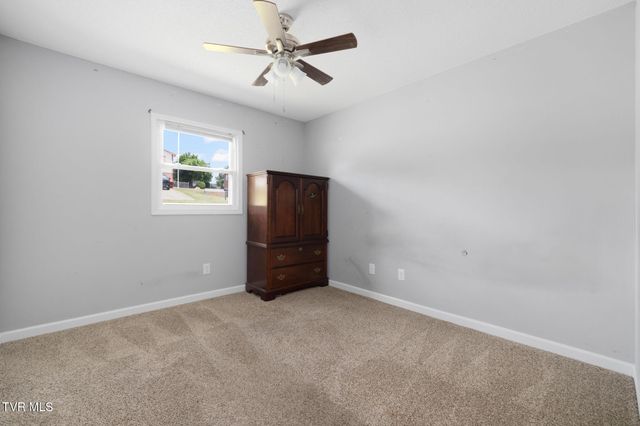 906 Locklaine Drive, Johnson City, TN 37601