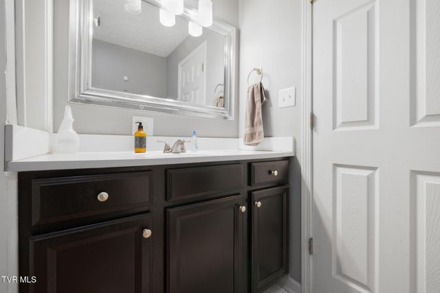 906 Locklaine Drive, Johnson City, TN 37601
