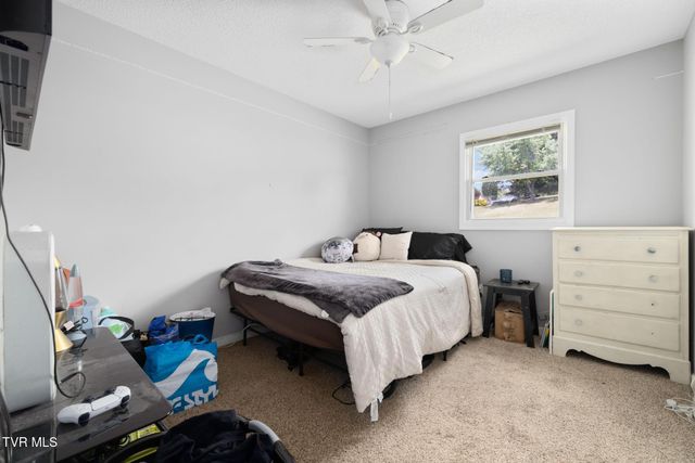 906 Locklaine Drive, Johnson City, TN 37601