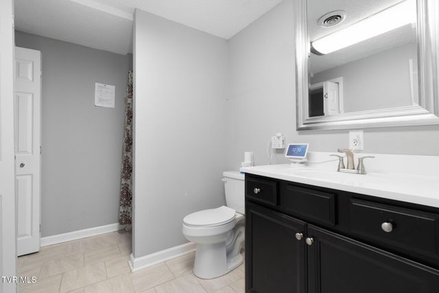 906 Locklaine Drive, Johnson City, TN 37601