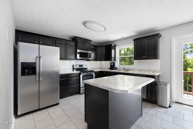 906 Locklaine Drive, Johnson City, TN 37601