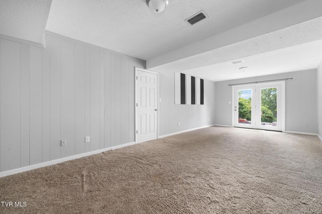 906 Locklaine Drive, Johnson City, TN 37601
