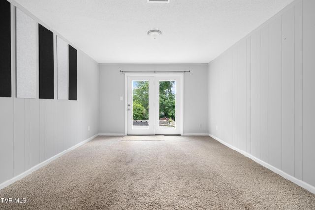 906 Locklaine Drive, Johnson City, TN 37601