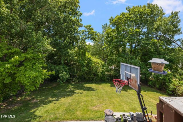 906 Locklaine Drive, Johnson City, TN 37601