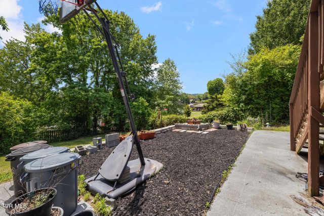 906 Locklaine Drive, Johnson City, TN 37601