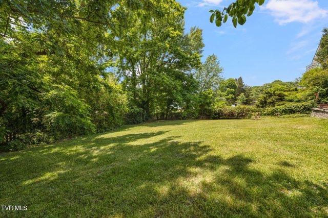 906 Locklaine Drive, Johnson City, TN 37601