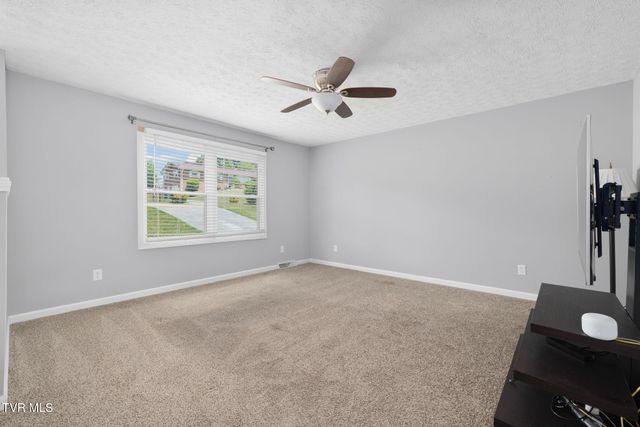 906 Locklaine Drive, Johnson City, TN 37601