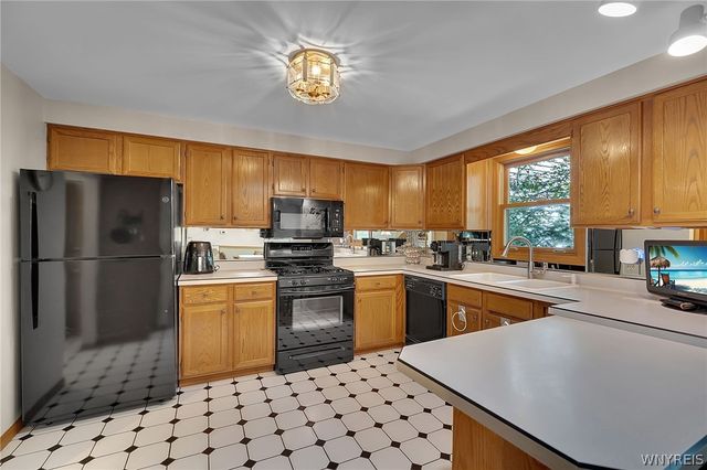 15 In The Woods Lane, West Seneca, NY 14224