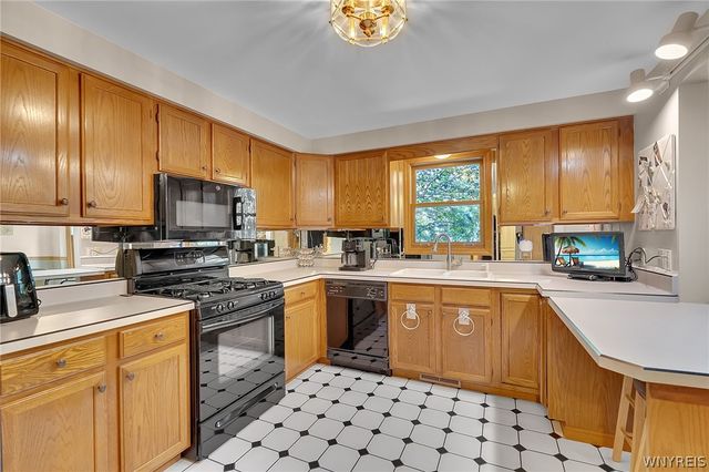 15 In The Woods Lane, West Seneca, NY 14224