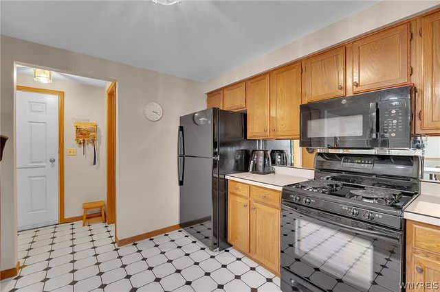 15 In The Woods Lane, West Seneca, NY 14224