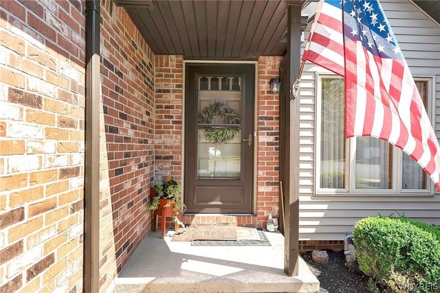 15 In The Woods Lane, West Seneca, NY 14224