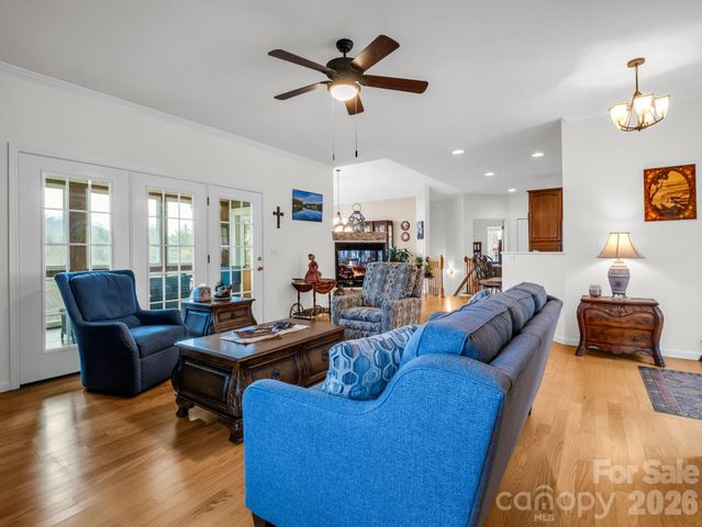 29 Spring Heights Court, Hendersonville, NC 28791