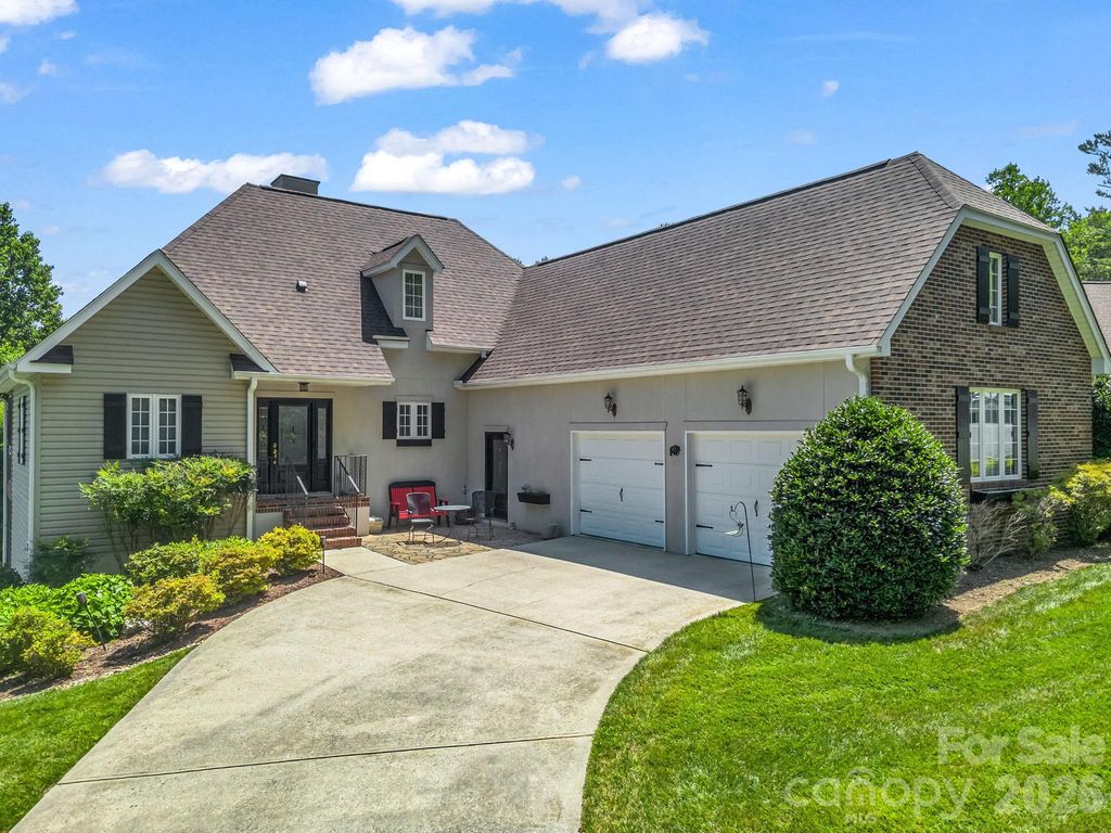 29 Spring Heights Court, Hendersonville, NC 28791