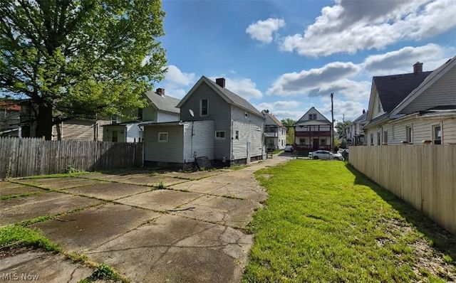 2048 W 105th Street, Cleveland, OH 44102