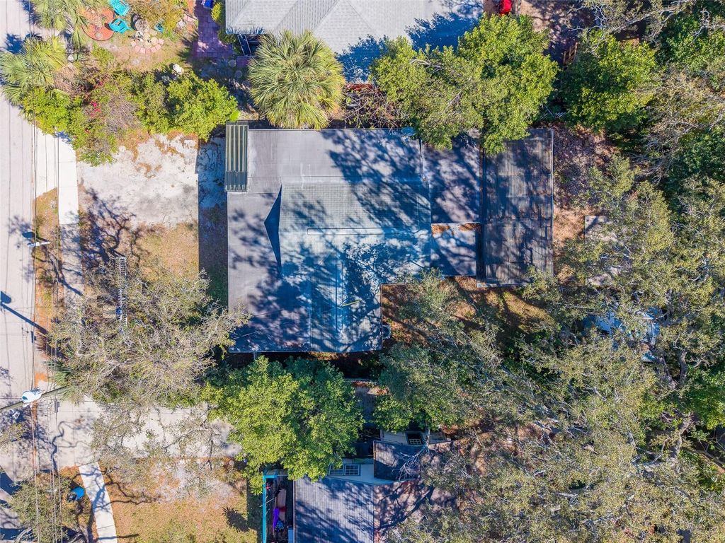 Image 3 of property listing at 1579 S WASHINGTON AVENUE, Clearwater, FL 33756