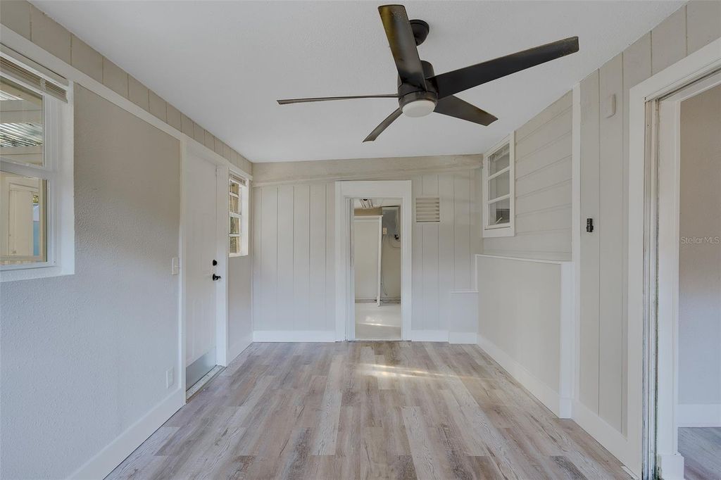 Image 22 of property listing at 1579 S WASHINGTON AVENUE, Clearwater, FL 33756