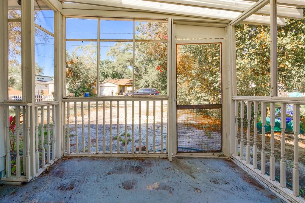 Image 27 of property listing at 1579 S WASHINGTON AVENUE, Clearwater, FL 33756