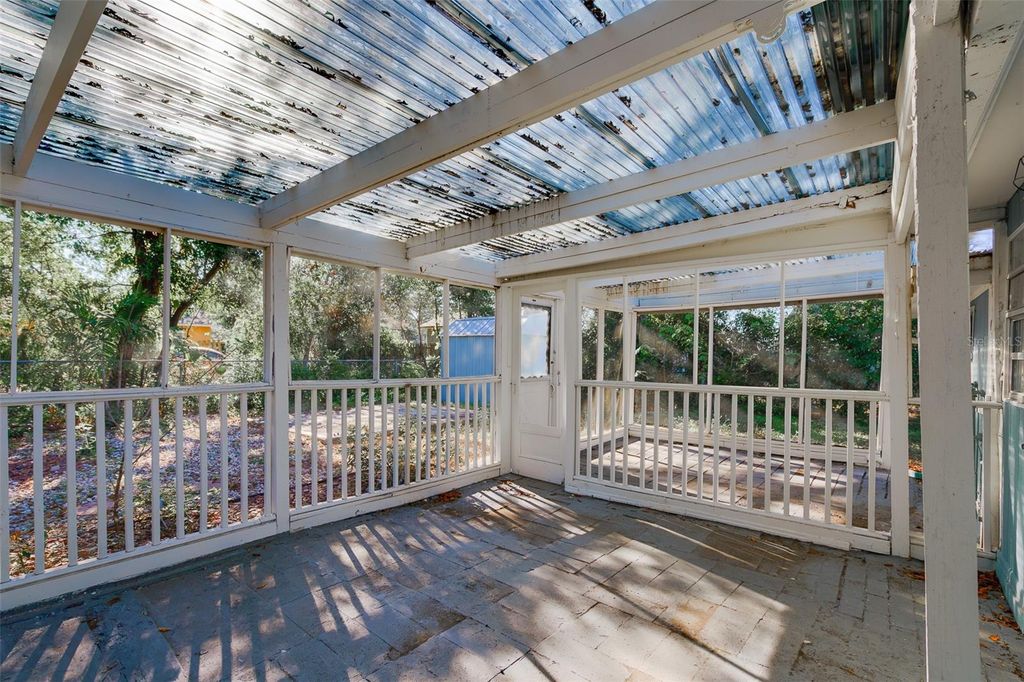 Image 28 of property listing at 1579 S WASHINGTON AVENUE, Clearwater, FL 33756