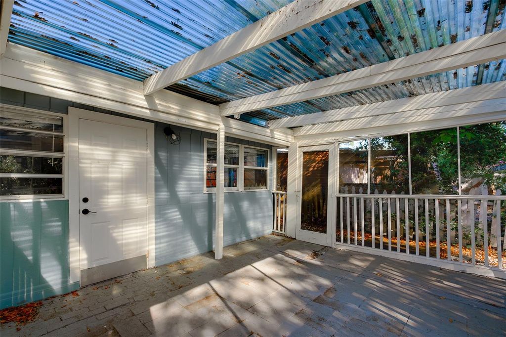 Image 30 of property listing at 1579 S WASHINGTON AVENUE, Clearwater, FL 33756