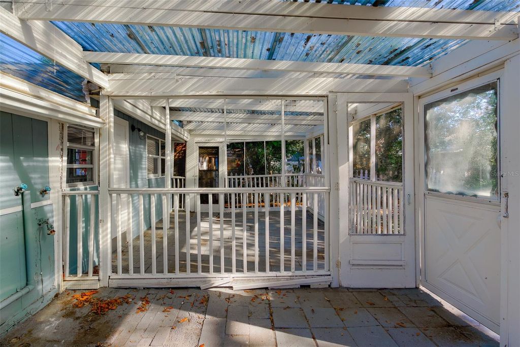 Image 31 of property listing at 1579 S WASHINGTON AVENUE, Clearwater, FL 33756