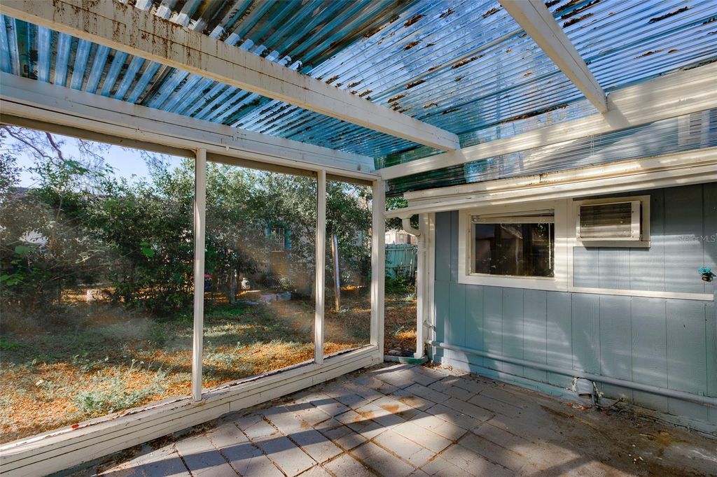 Image 32 of property listing at 1579 S WASHINGTON AVENUE, Clearwater, FL 33756