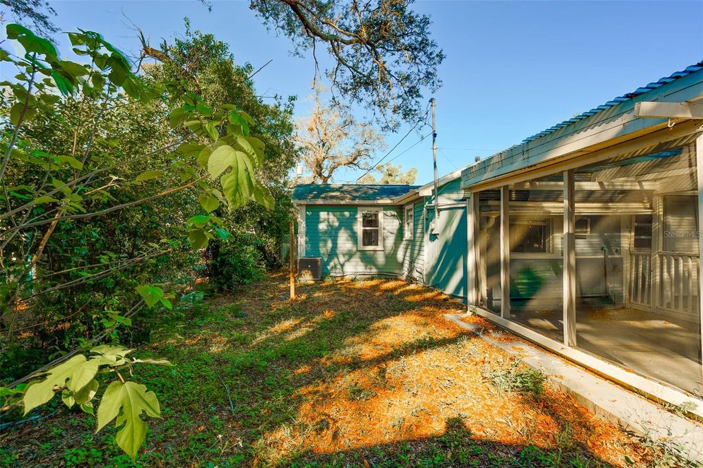 Image 34 of property listing at 1579 S WASHINGTON AVENUE, Clearwater, FL 33756