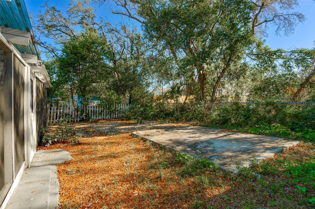 Image 37 of property listing at 1579 S WASHINGTON AVENUE, Clearwater, FL 33756