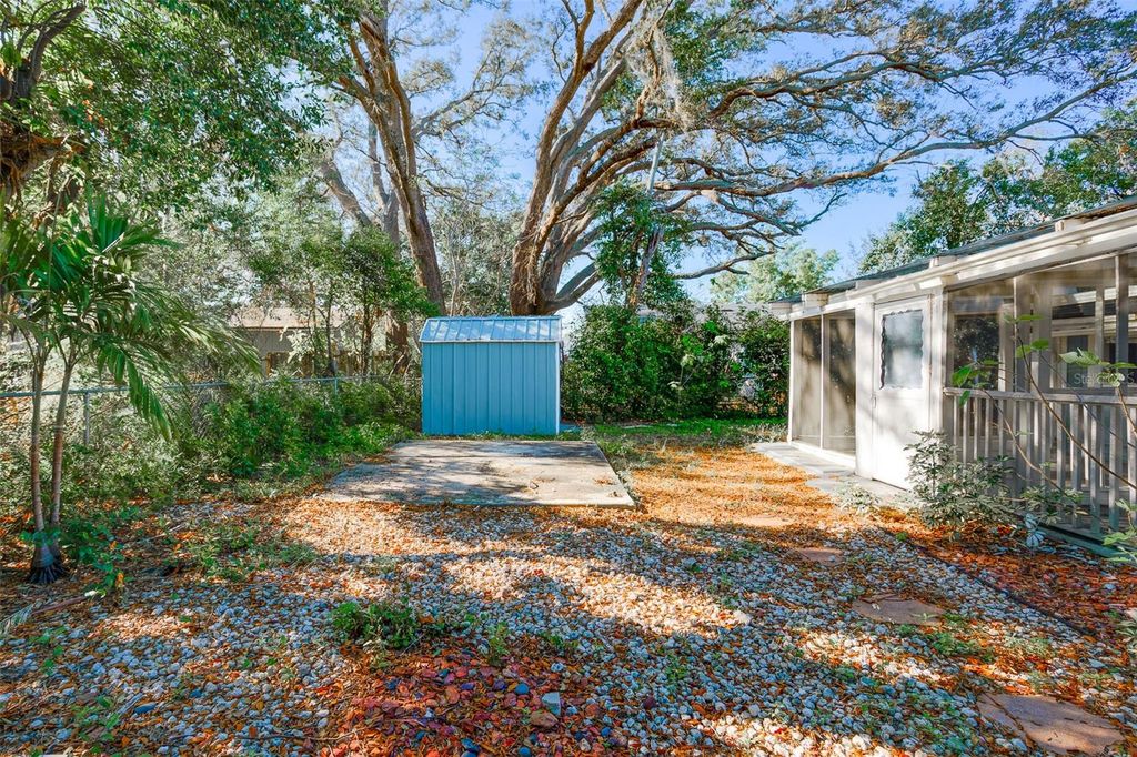 Image 39 of property listing at 1579 S WASHINGTON AVENUE, Clearwater, FL 33756