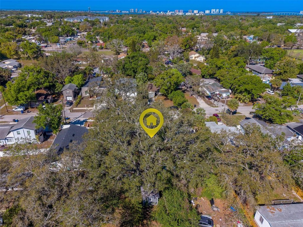 Image 44 of property listing at 1579 S WASHINGTON AVENUE, Clearwater, FL 33756