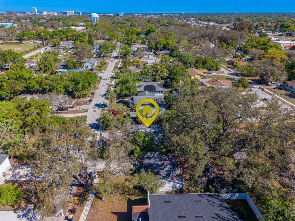 Image 46 of property listing at 1579 S WASHINGTON AVENUE, Clearwater, FL 33756