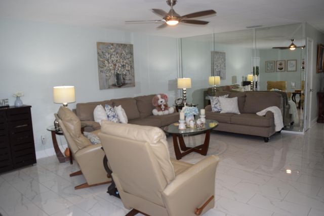 1 Lake Vista Trl Apt 201, Port St Lucie, FL 34952