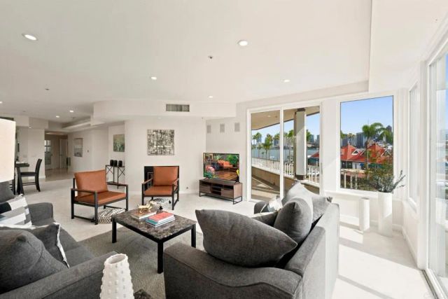1133 1st. Street 320, Coronado, CA 92118