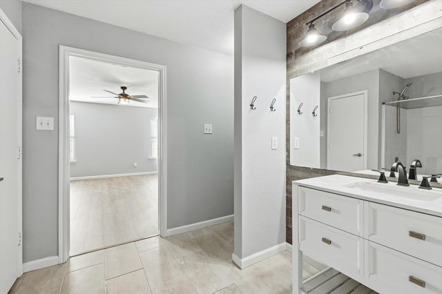 10733 Kittering Trail, Fort Worth, TX 76052