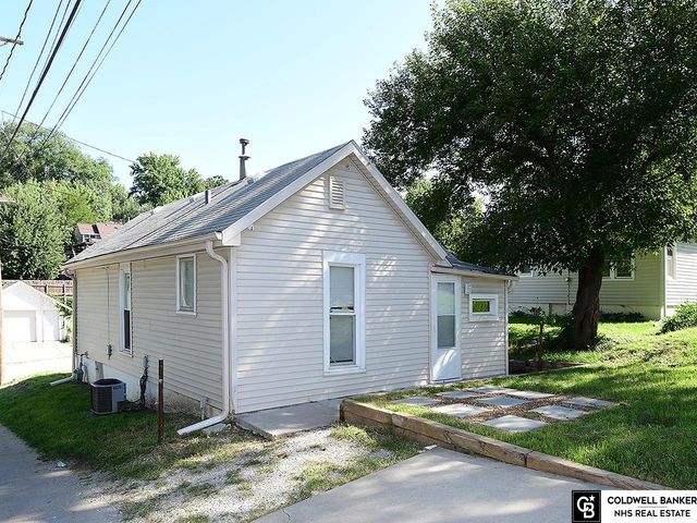 6411 Miami Street, Omaha, NE 68104