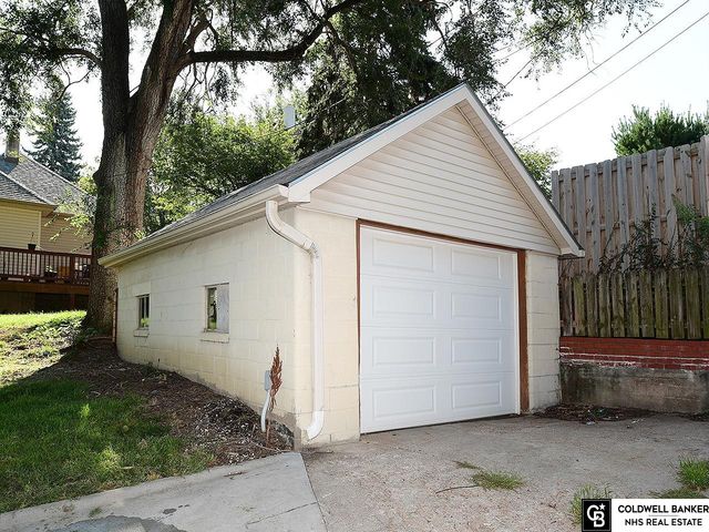 6411 Miami Street, Omaha, NE 68104